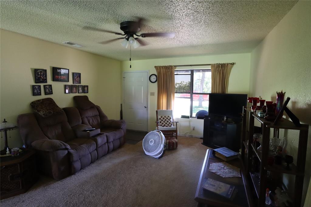 39 Oakcrest Drive Ranger, TX 76470 - Photo 8 of 25 a living room with furniture and a window
