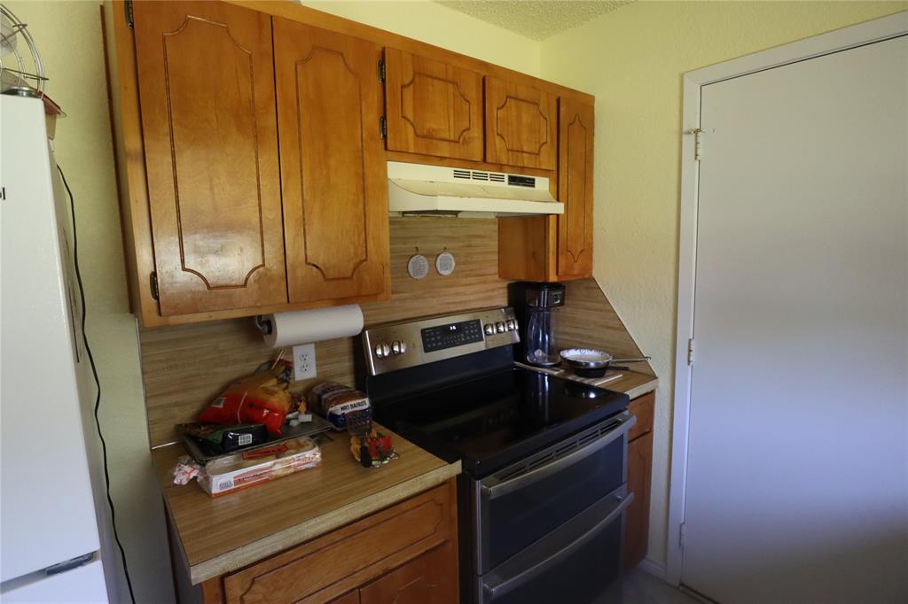 39 Oakcrest Drive Ranger, TX 76470 - Photo 10 of 25 a close view of a stove and storage