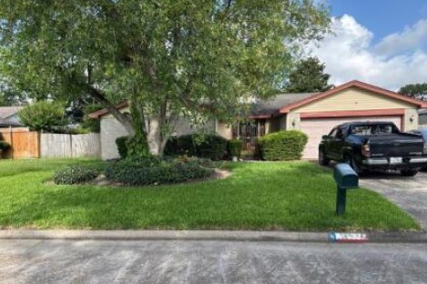 11831 Bee Lane Houston, TX 77067 - Photo 3 of 6 a front view of a house with a garden