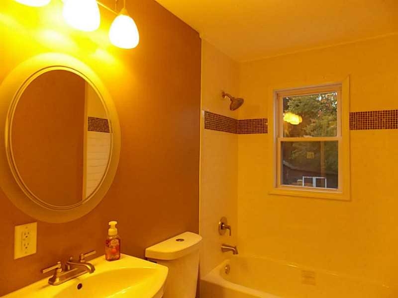1223 Ridge Rd Extension Baden, PA 15005 - Photo 10 of 21 New full bath.