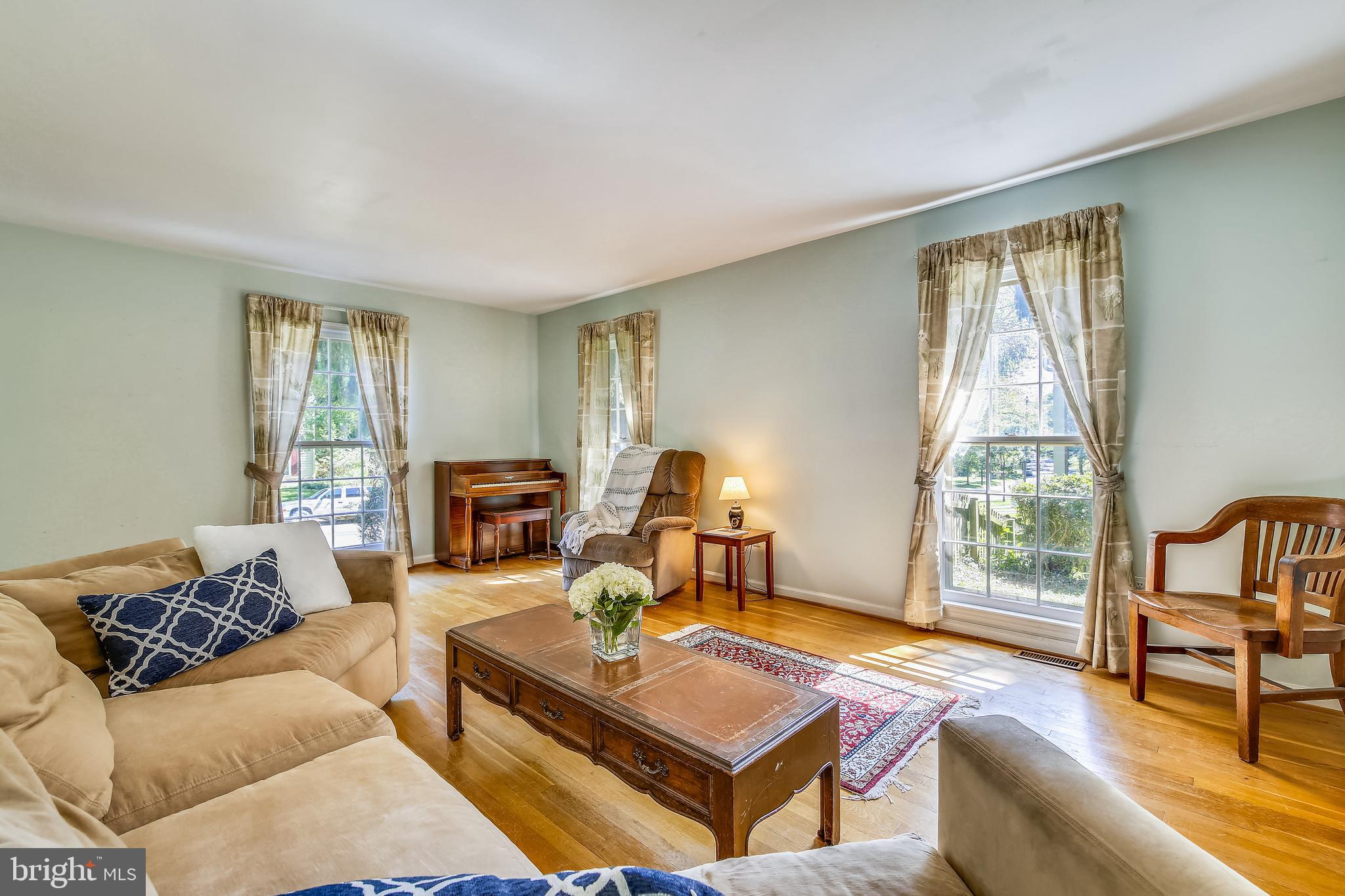 630 Aster Boulevard Rockville, MD 20850 - Photo 9 of 68 Living Room