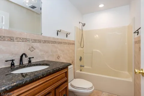 $479,000 | 200 Cambridge Court, Unit 200, Clifton, NJ 07014