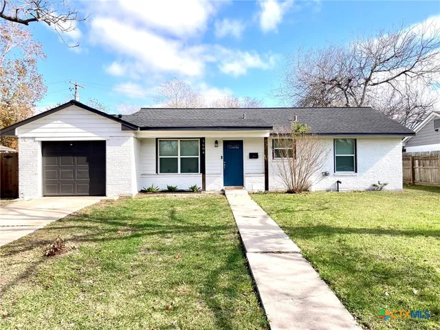$199,900 | 1604 Crockett Avenue, Victoria, TX 77901