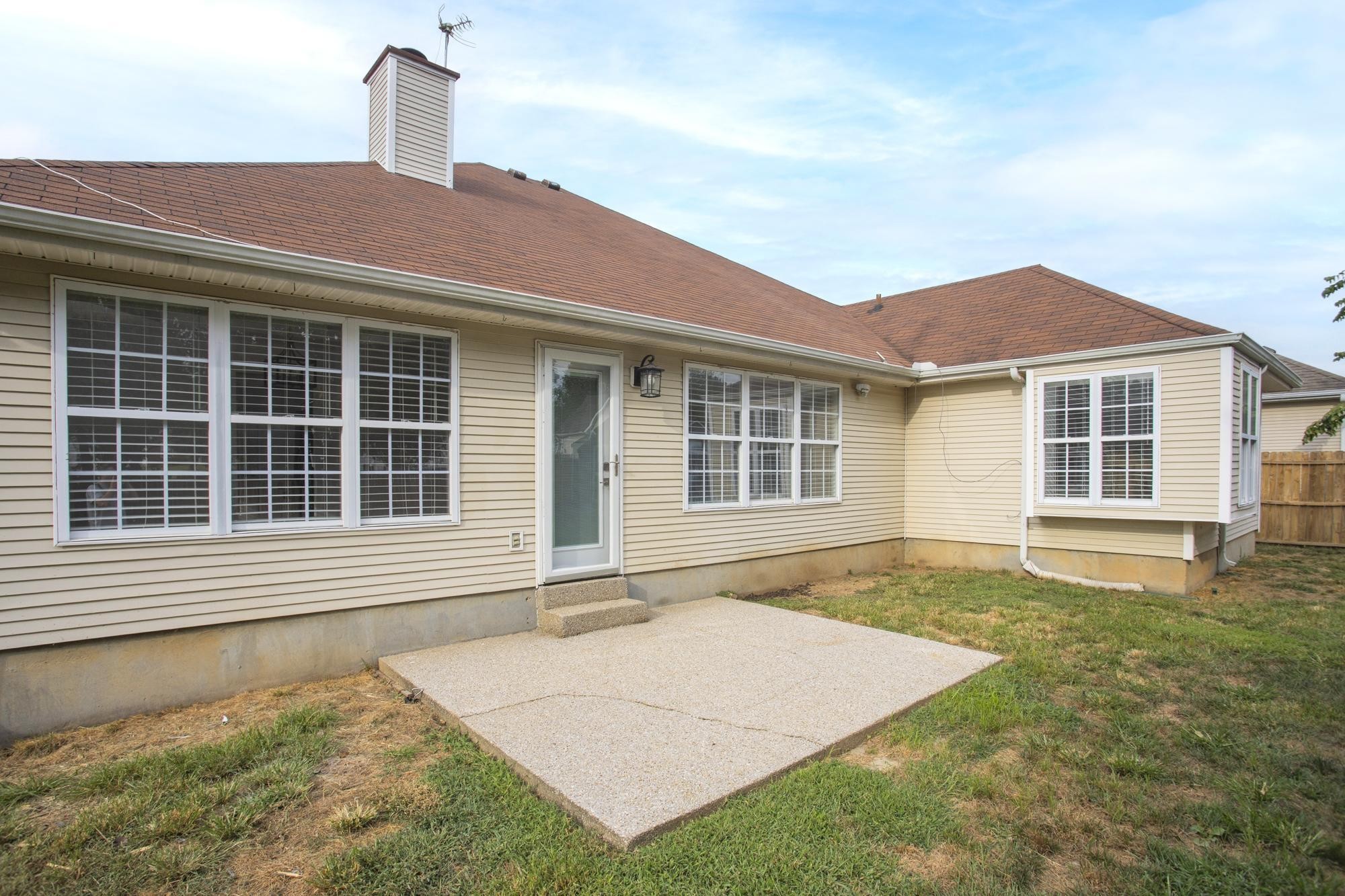 607 Mable Drive La Vergne, TN 37086 - Photo 42 of 46 a front view of a house with a garden