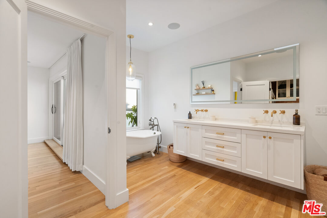 128 Roma Court Marina del Rey, CA 90292 - Photo 31 of 52 a spacious bathroom with double vanity a mirror and a bathtub