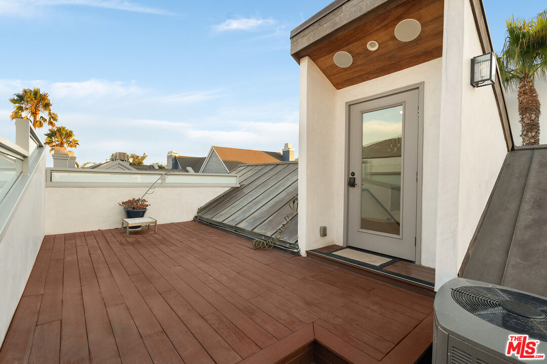128 Roma Court Marina del Rey, CA 90292 - Photo 45 of 52 a view of a hardwood floor and wardrobe