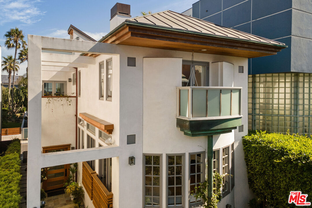 128 Roma Court Marina del Rey, CA 90292 - Photo 5 of 52 a front view of a house with a glass door