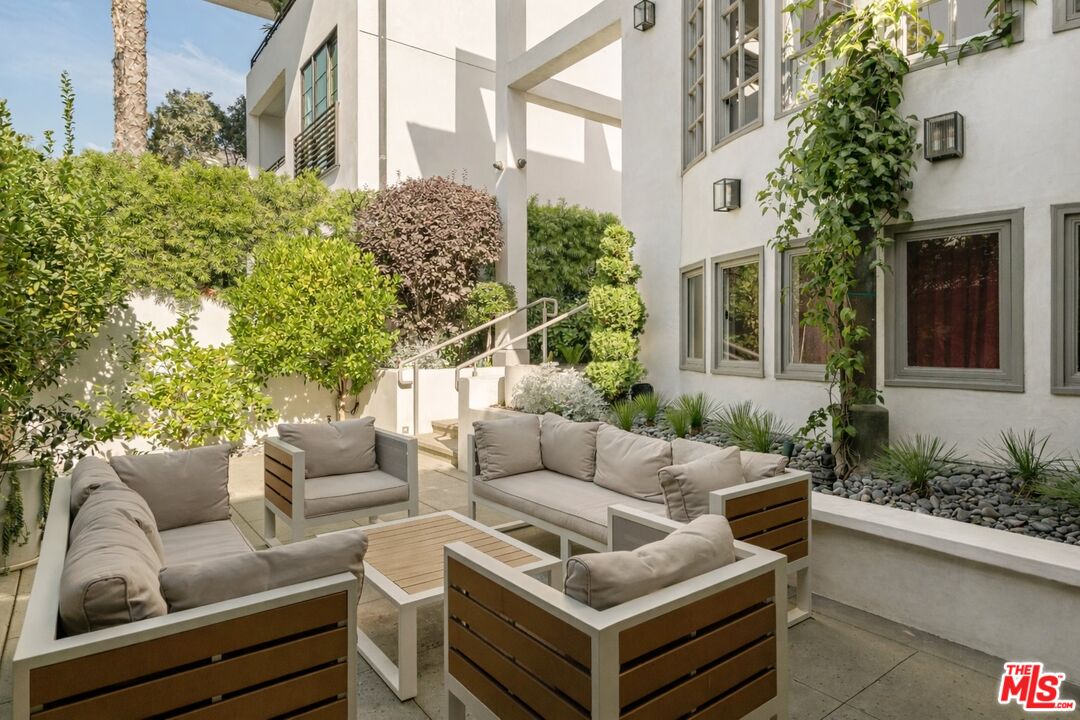 128 Roma Court Marina del Rey, CA 90292 - Photo 7 of 52