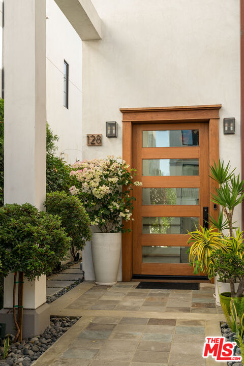 128 Roma Court Marina del Rey, CA 90292 - Photo 8 of 52