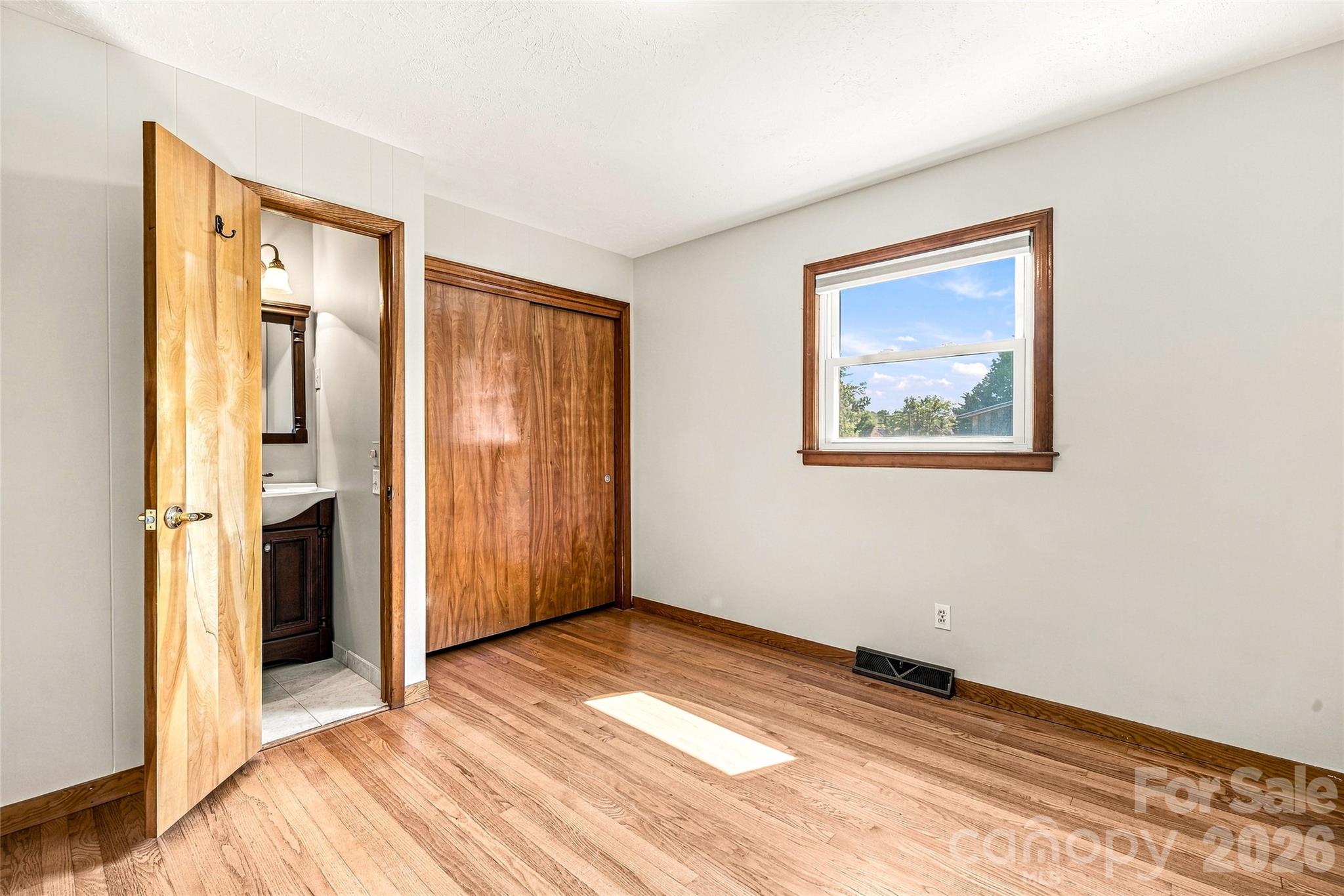 708 Loop Road Hendersonville, NC 28792 - Photo 11 of 32 Gallery Image 11