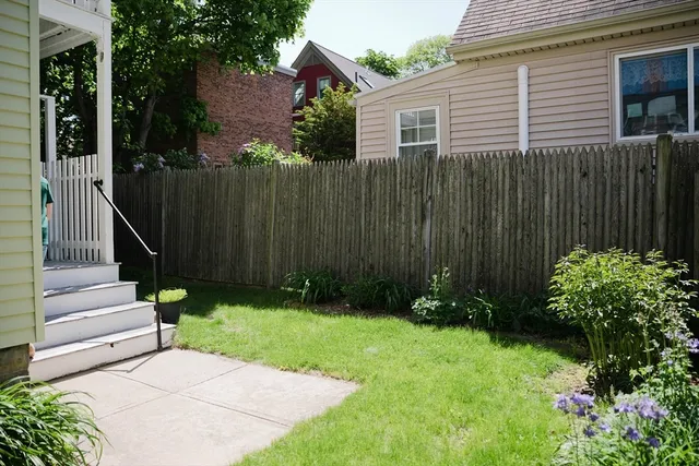 a view of a pathway with a garden