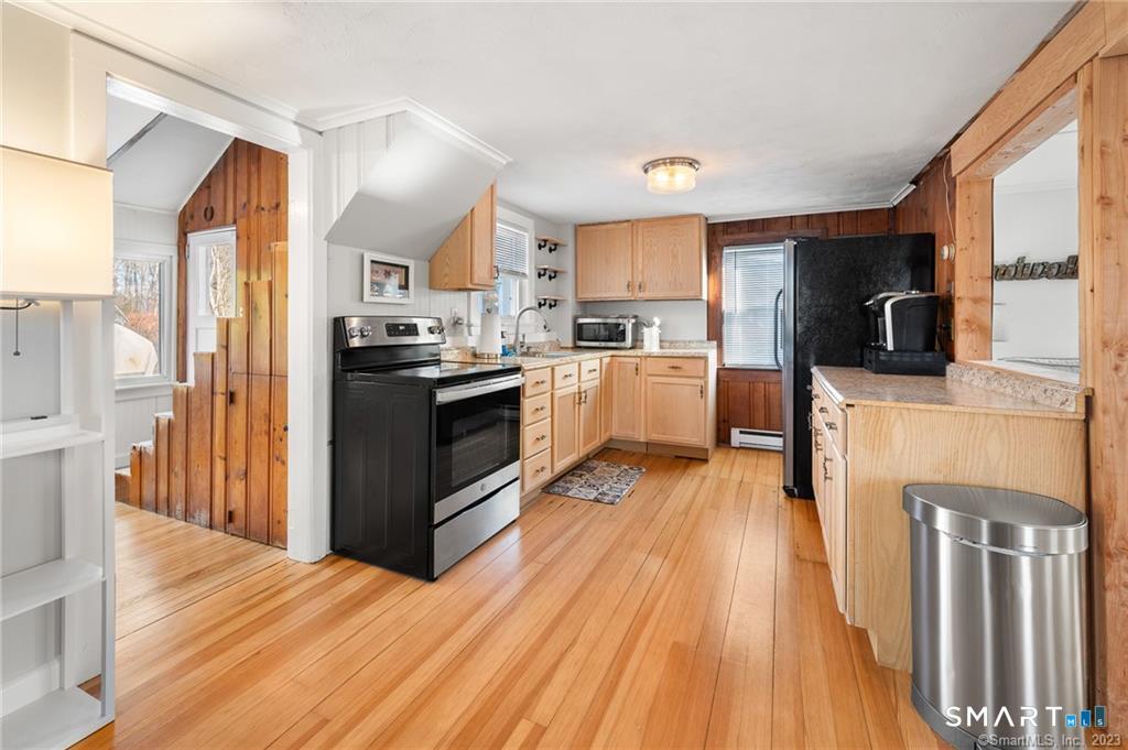 121 Shore Road Waterford, CT 06385 - Photo 7 of 29 Gallery Image 7