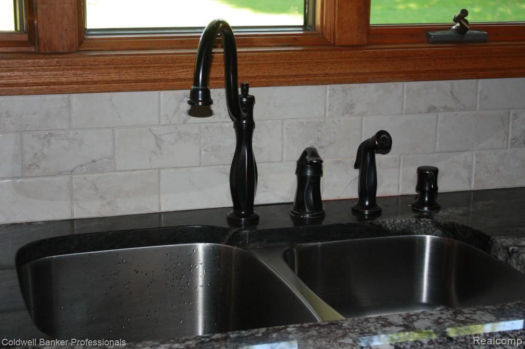 3985 Bird Road Clarkston, MI 48348 - Photo 16 of 46 IMG_9439.jpg