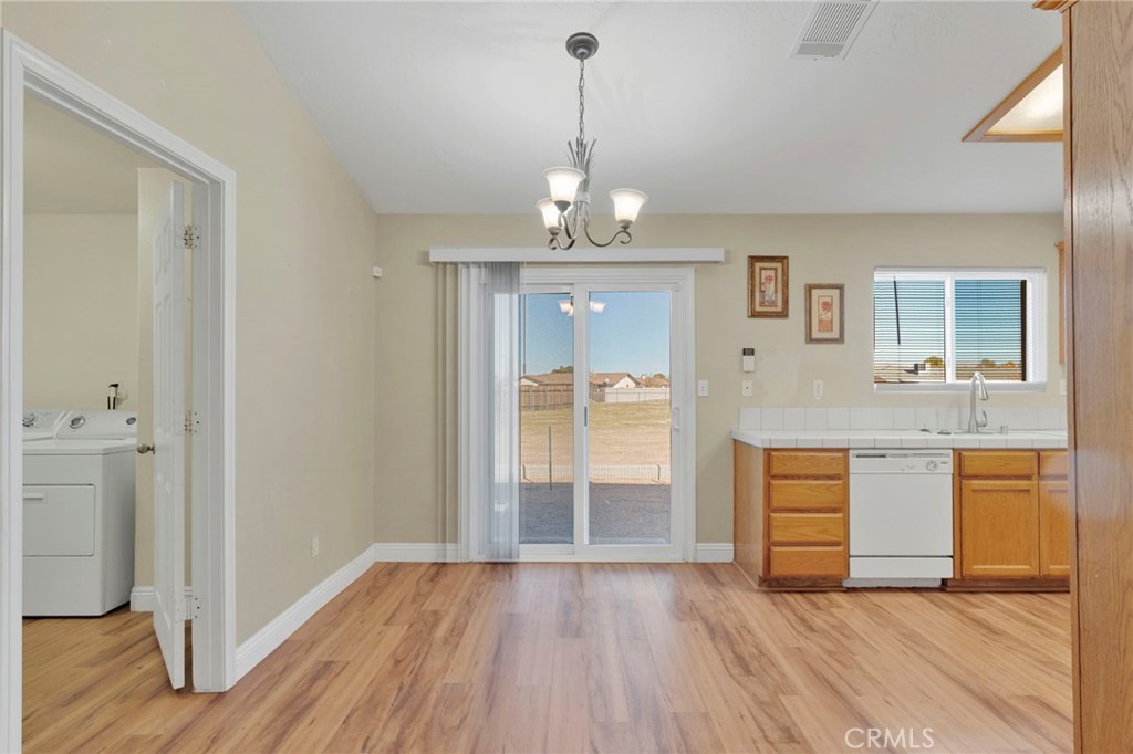 22186 Pahute Road Apple Valley, CA 92308 - Photo 10 of 41