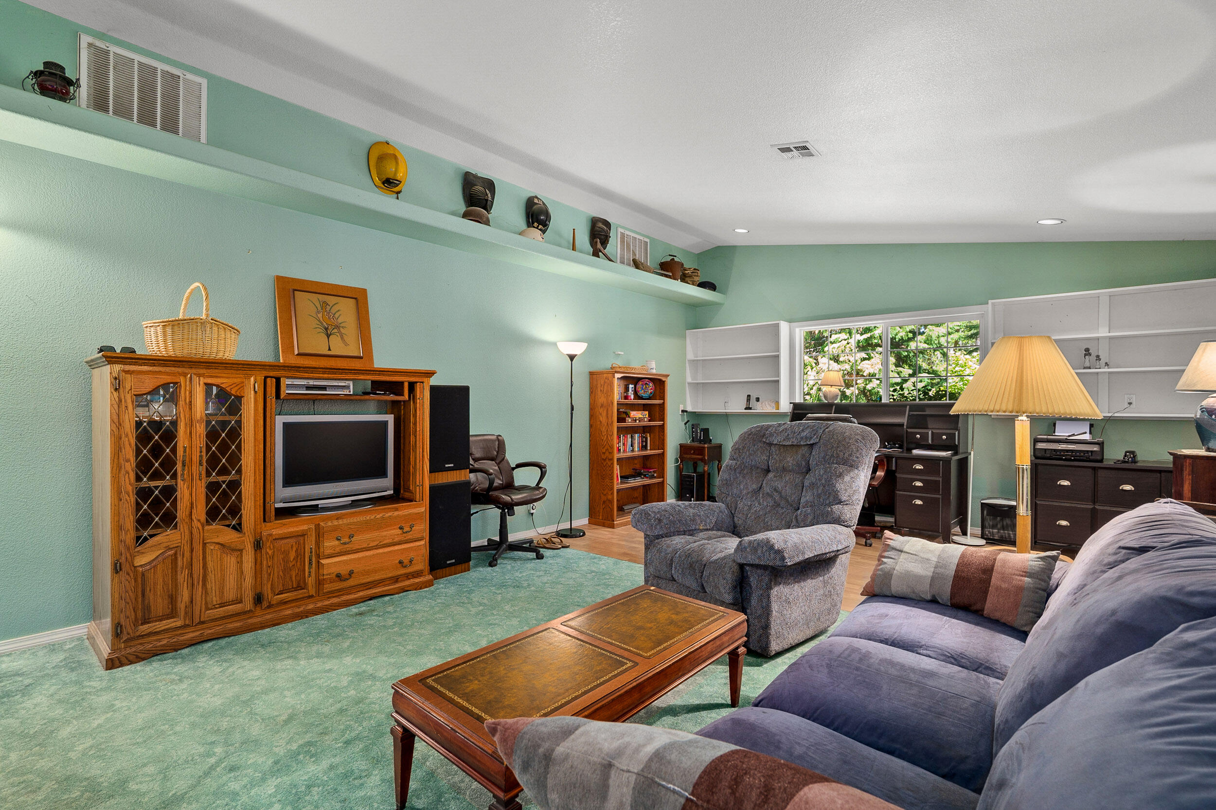 14845 Water Gap Road Williams, OR 97544 - Photo 12 of 44 Family Room