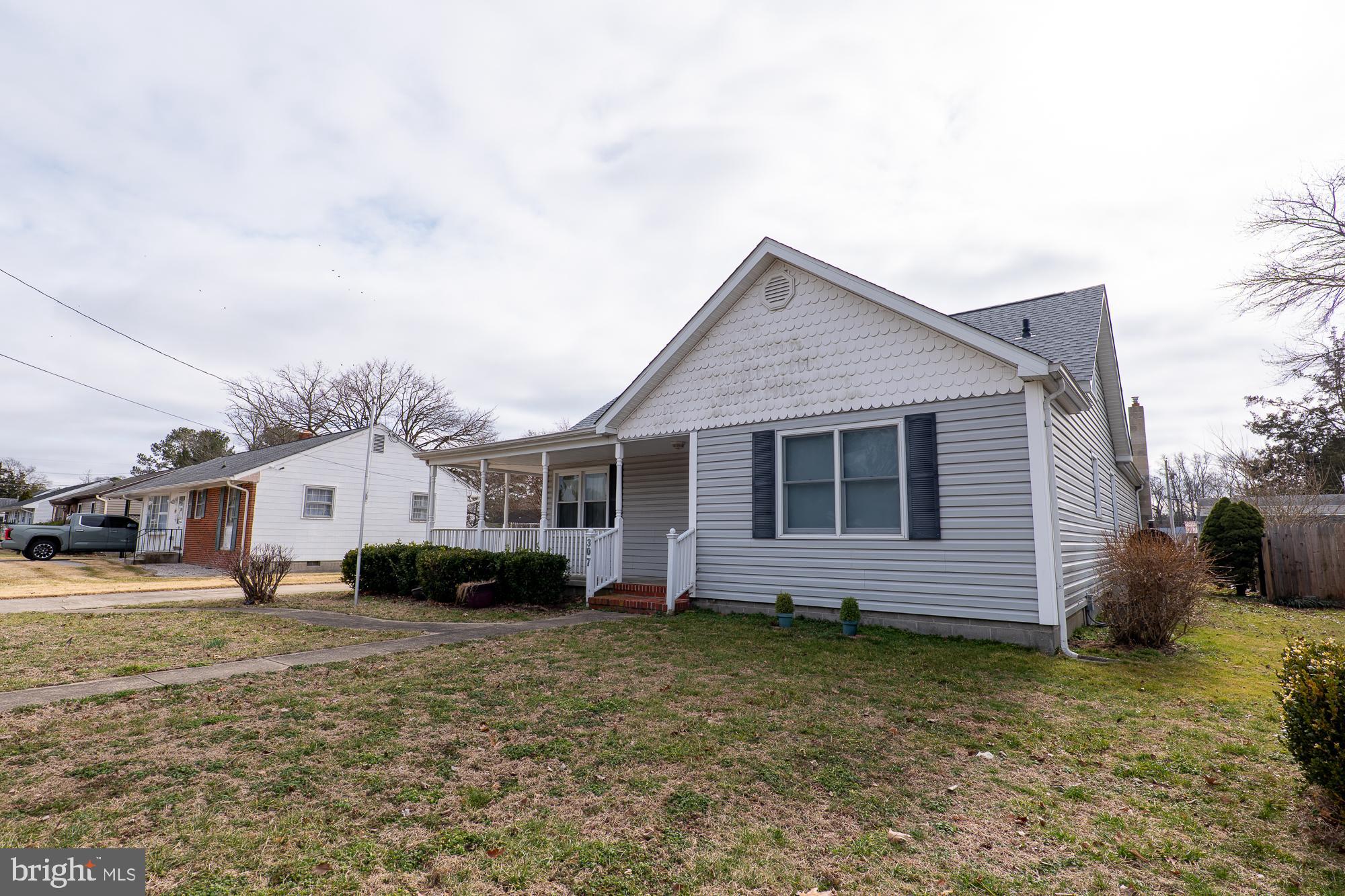 307 Robinson Street Georgetown, DE 19947 - Photo 2 of 27