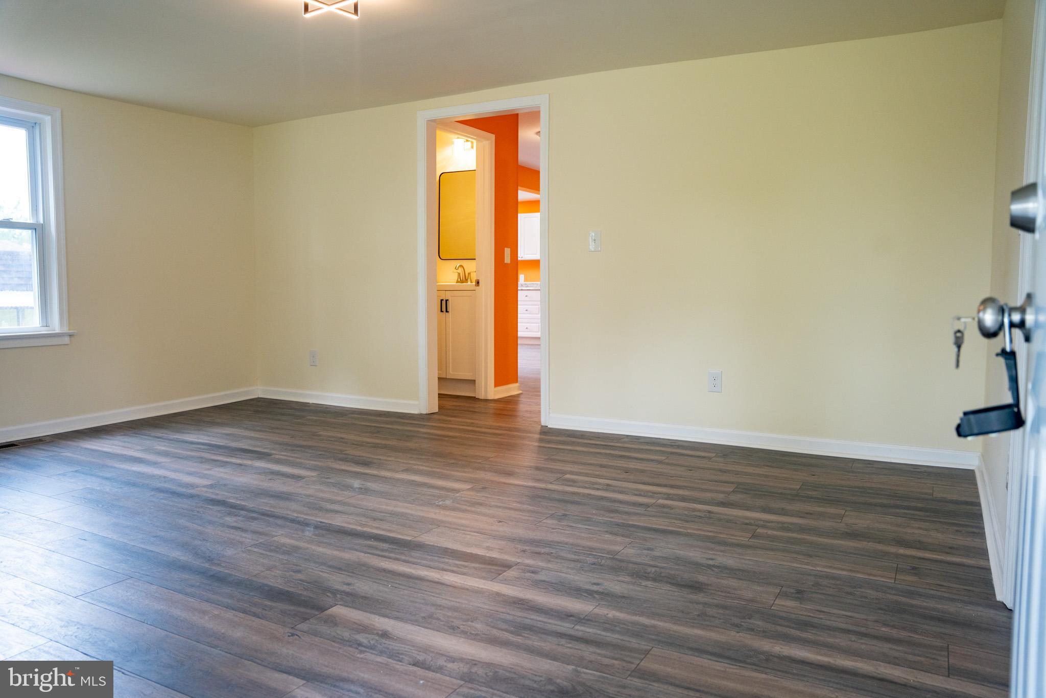 29592 Foskey Lane Delmar, MD 21875 - Photo 6 of 65 Spacious room with warm, inviting tones.