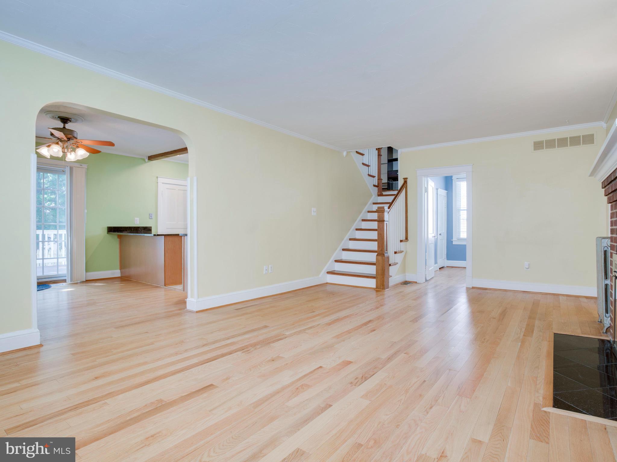 712 South Camp Meade Road Linthicum, MD 21090 - Photo 6 of 30 Living Room