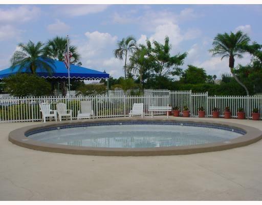 11350 Southwest 68th Terrace Miami, FL 33173 - Photo 24 of 31 a view of a fountain with a table and chairs