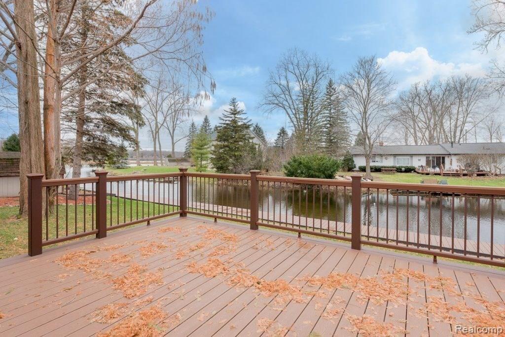 10018 Kress Road Pinckney, MI 48169 - Photo 9 of 23 deck.jpg