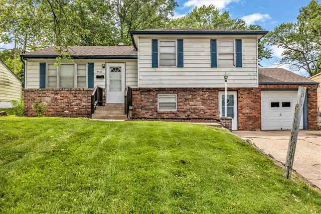 $180,000 | 7920 Northeast San Rafael Drive, Kansas City, MO 64119