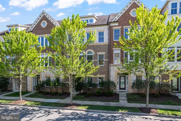 $4,295 | 44711 Plympton Square, Ashburn, VA 20147