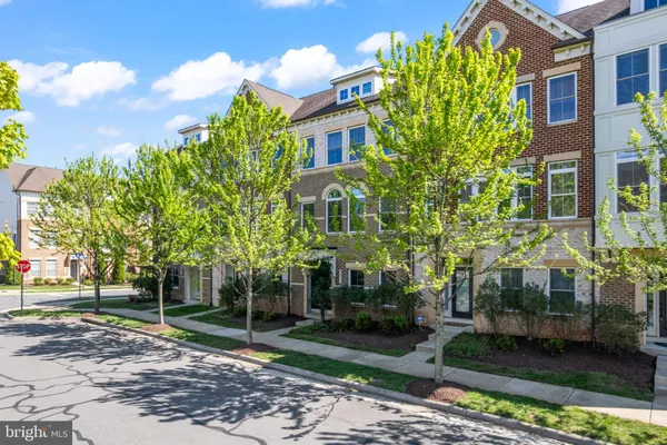 $4,295 | 44711 Plympton Square, Ashburn, VA 20147