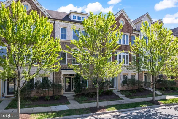 $4,295 | 44711 Plympton Square, Ashburn, VA 20147
