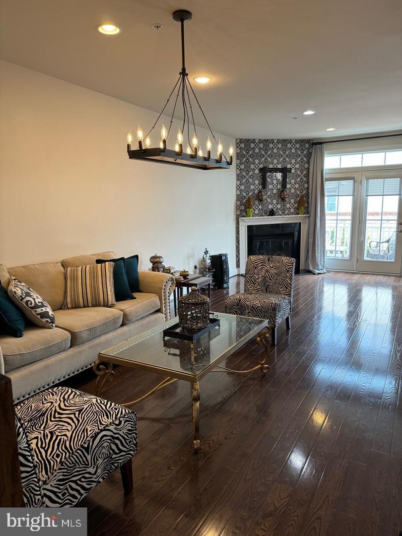 44711 Plympton Square Ashburn, VA 20147 - Photo 22 of 29 DINING ROOM