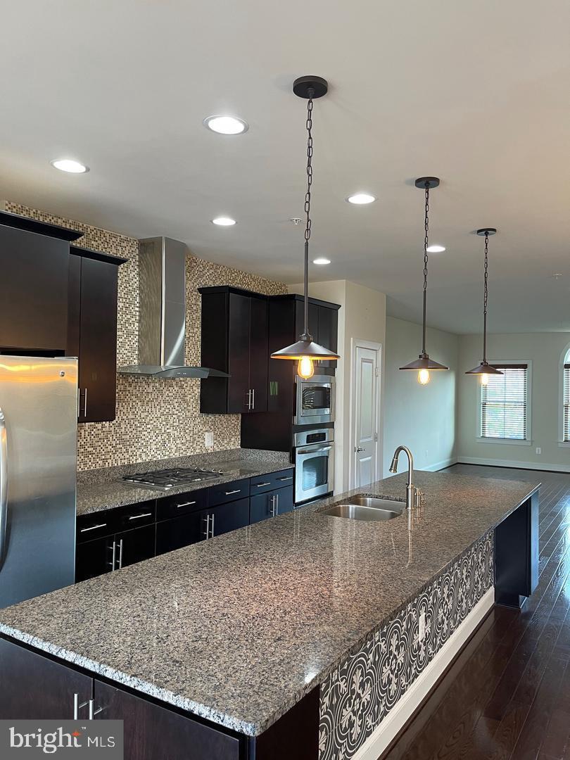 44711 Plympton Square Ashburn, VA 20147 - Photo 23 of 29 KITCHEN