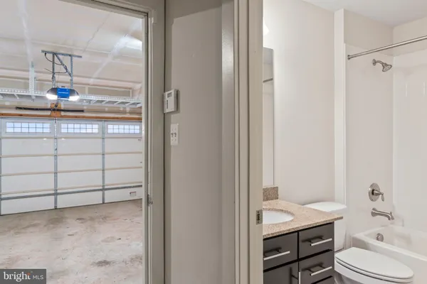 $4,295 | 44711 Plympton Square, Ashburn, VA 20147