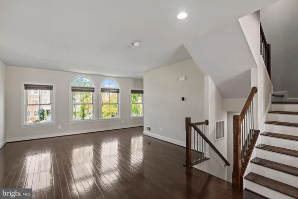 $4,295 | 44711 Plympton Square, Ashburn, VA 20147