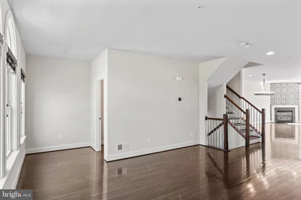 $4,295 | 44711 Plympton Square, Ashburn, VA 20147