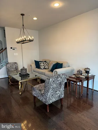 $4,295 | 44711 Plympton Square, Ashburn, VA 20147