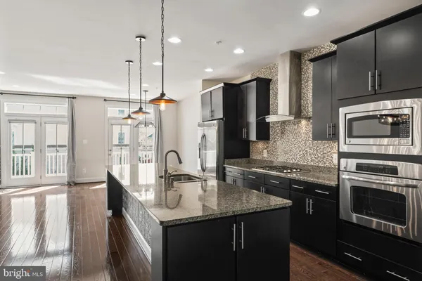 $4,295 | 44711 Plympton Square, Ashburn, VA 20147