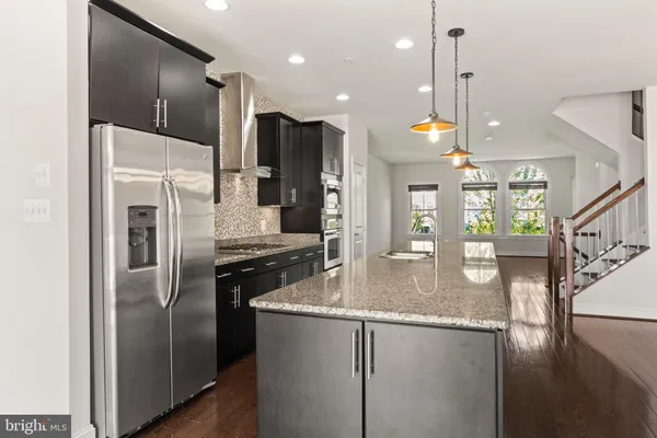 $4,295 | 44711 Plympton Square, Ashburn, VA 20147