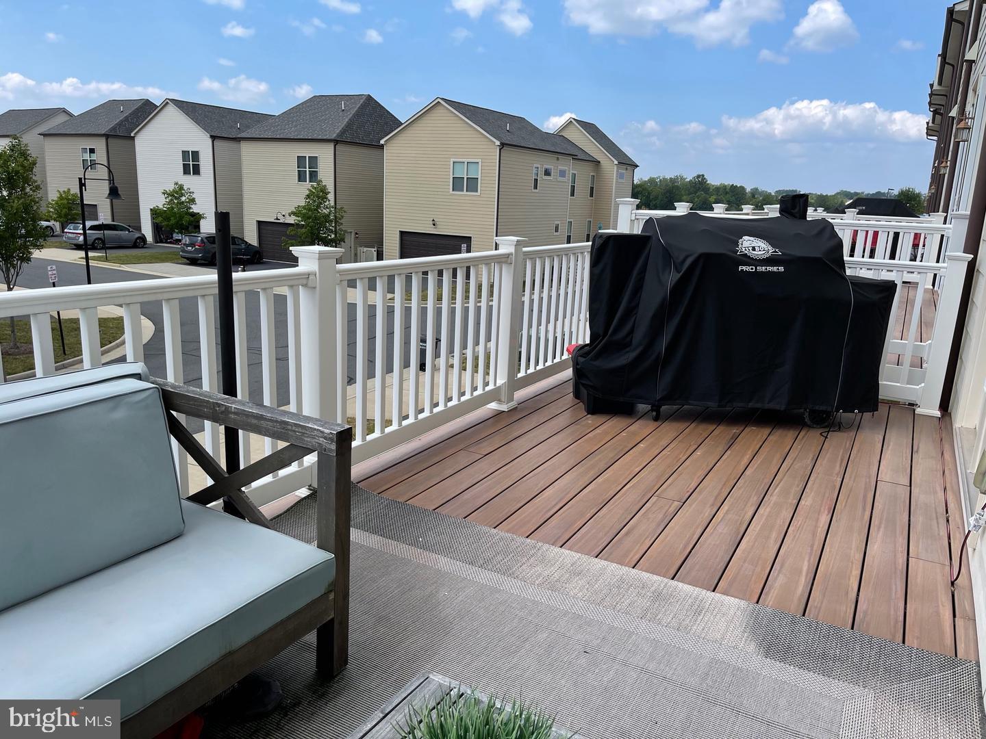 44711 Plympton Square Ashburn, VA 20147 - Photo 5 of 29 LARGE DECK