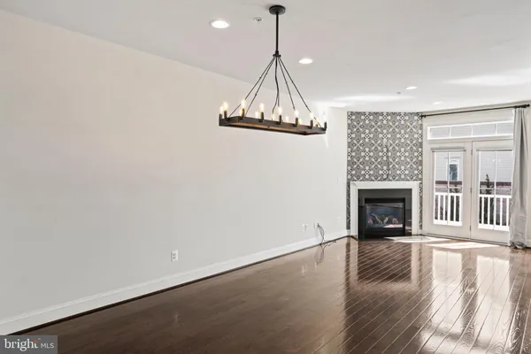 $4,295 | 44711 Plympton Square, Ashburn, VA 20147