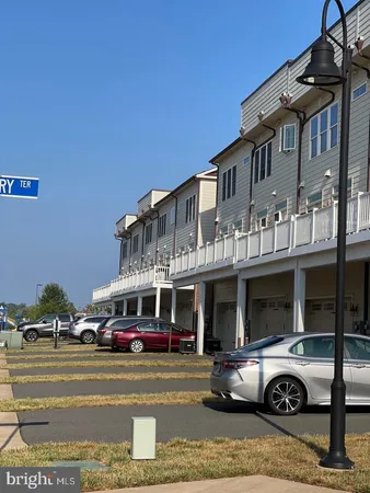 $4,295 | 44711 Plympton Square, Ashburn, VA 20147