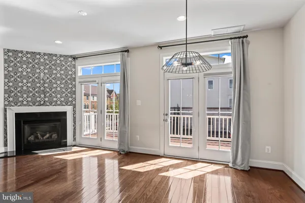 $4,295 | 44711 Plympton Square, Ashburn, VA 20147