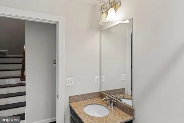 $4,295 | 44711 Plympton Square, Ashburn, VA 20147