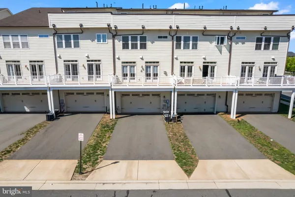 $4,295 | 44711 Plympton Square, Ashburn, VA 20147