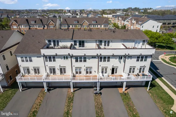 $4,295 | 44711 Plympton Square, Ashburn, VA 20147