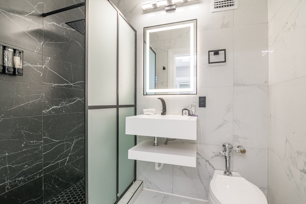 140 Chestnut Street, Unit 606 Springfield, MA 01103 - Photo 12 of 38 Gallery Image 12