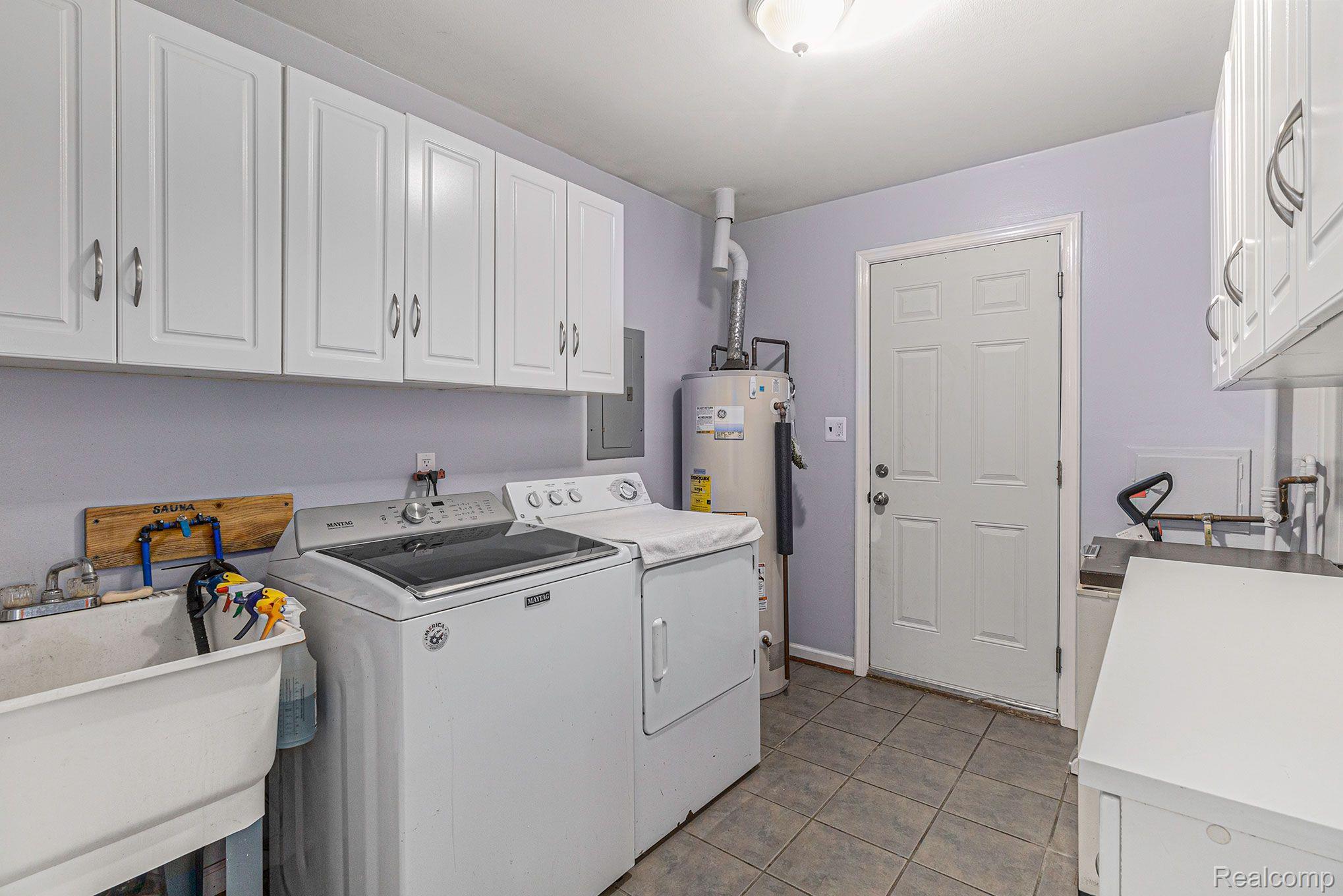 1902 Dawn Ridge Road Walled Lake, MI 48390 - Photo 23 of 39 1902 DAWN RIDGE LAUNDRY ROOM / GARAGE ENTRANCE