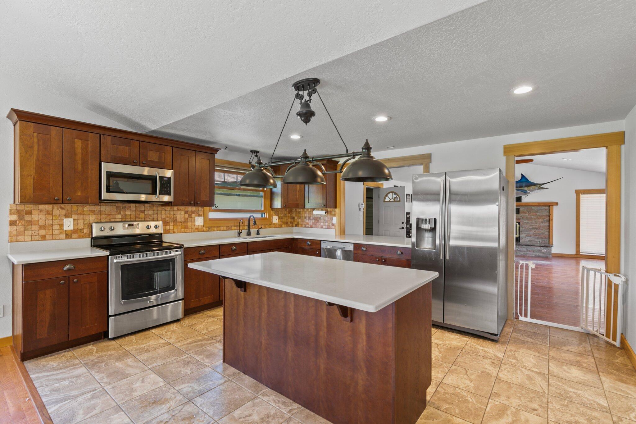 5299 Pioneer Road Medford, OR 97501 - Photo 14 of 40 25