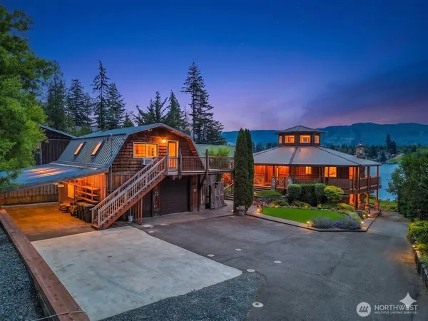 $995,950 | 17049 Lakepoint Drive Southeast, Yelm, WA 98597
