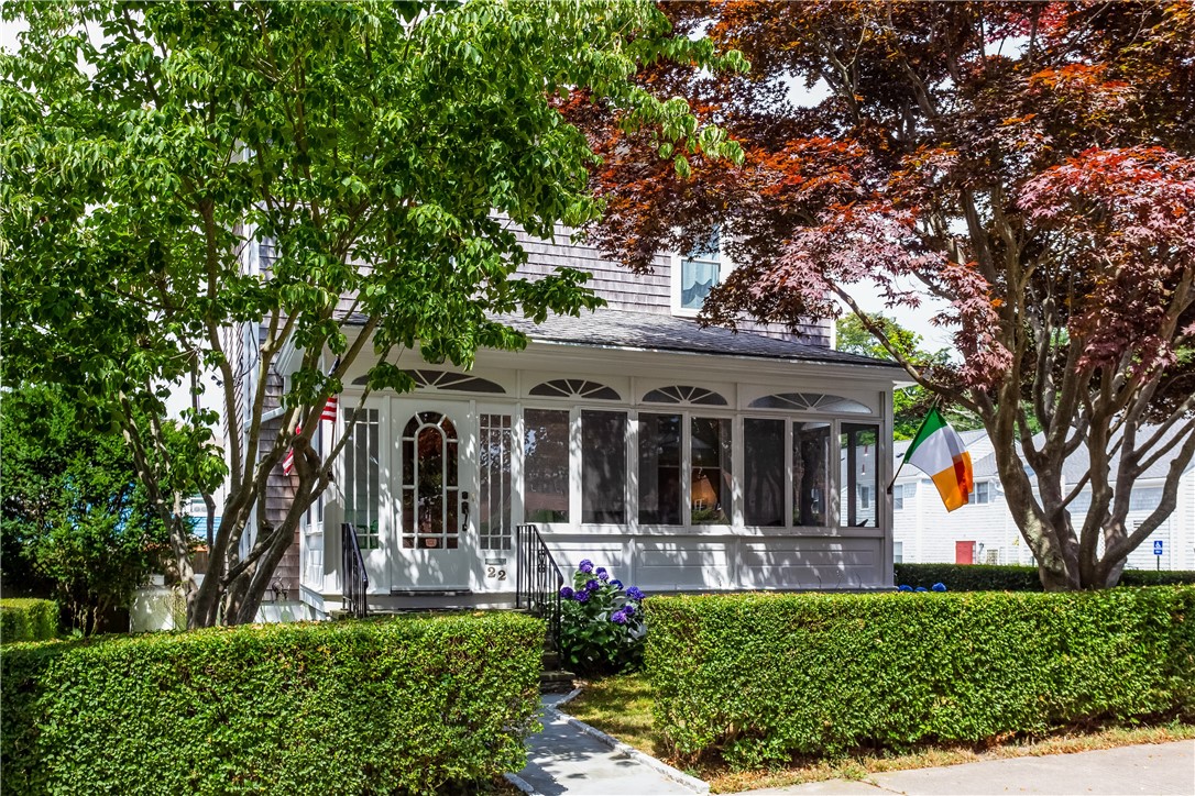 22 Bateman Avenue Newport, RI 02840 - Photo 1 of 43