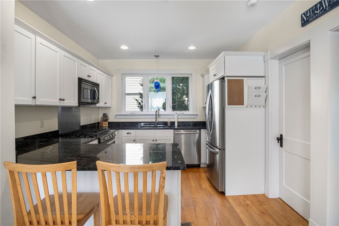 22 Bateman Avenue Newport, RI 02840 - Photo 19 of 43