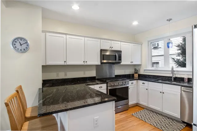 $3,400 | 22 Bateman Avenue, Newport, RI 02840